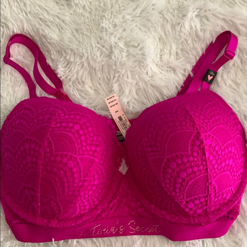 Victoria’s Secret bra 38D